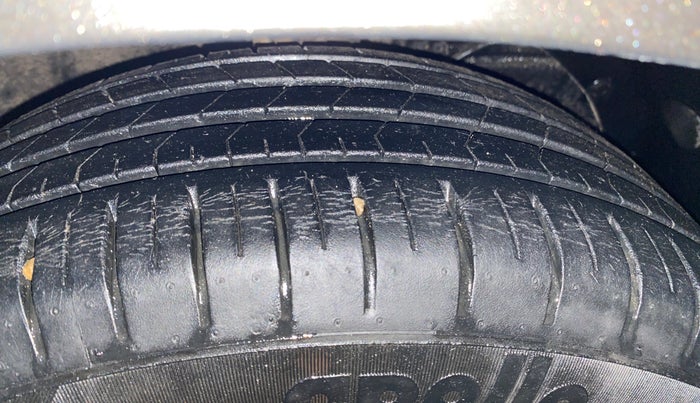 2021 Maruti Baleno ZETA CVT PETROL 1.2, Petrol, Automatic, 28,062 km, Right Front Tyre Tread