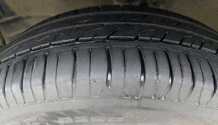 2017 Maruti Wagon R 1.0 VXI AMT, Petrol, Automatic, 35,686 km, Left Front Tyre Tread