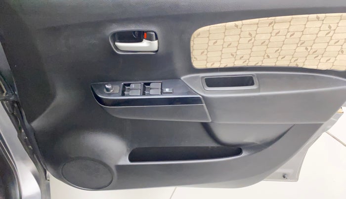 2017 Maruti Wagon R 1.0 VXI AMT, Petrol, Automatic, 35,686 km, Driver Side Door Panels Control