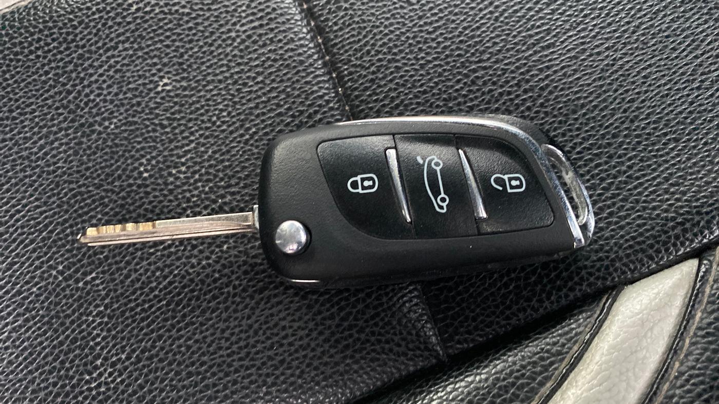 2021 Hyundai NEW I20 SPORTZ 1.2 AT, Petrol, Automatic, 41,775 km, Key Close Up