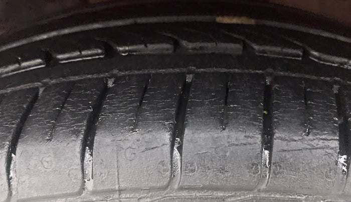 2011 Honda Jazz 1.2 L I-VTEC SELECT, Petrol, Manual, 63,744 km, Left Front Tyre Tread