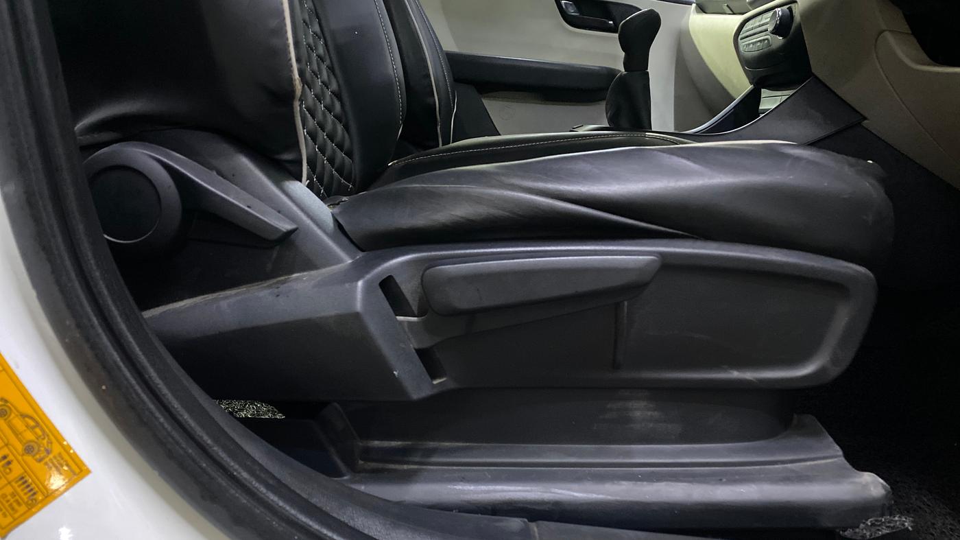 2024 Tata ALTROZ XMS PETROL, Petrol, Manual, 8,417 km, Driver Side Adjustment Panel