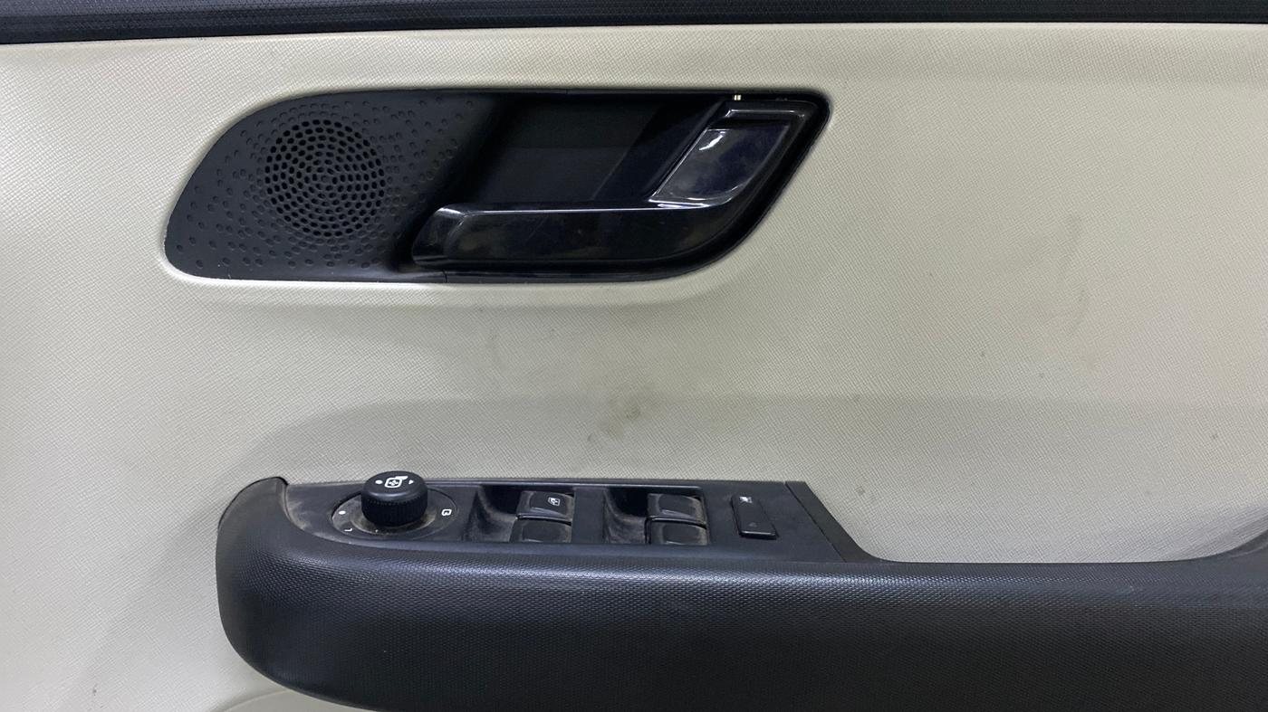 2024 Tata ALTROZ XMS PETROL, Petrol, Manual, 8,417 km, Driver Side Door Panels Control