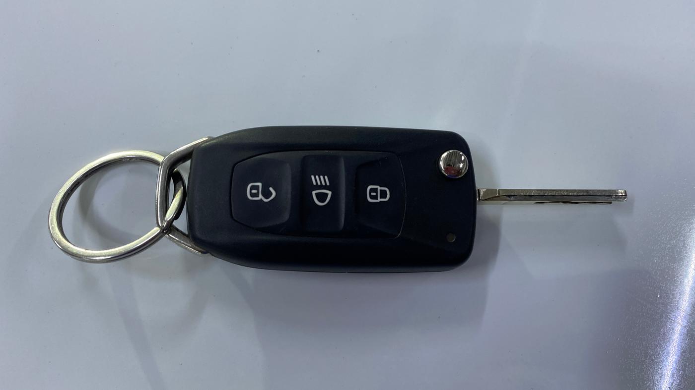 2024 Tata ALTROZ XMS PETROL, Petrol, Manual, 8,417 km, Key Close Up