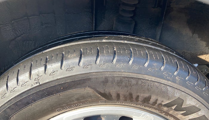 2022 Renault TRIBER RXT, CNG, Manual, 61,803 km, Left Rear Tyre Tread