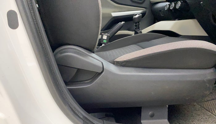 2023 Nissan MAGNITE XE, Petrol, Manual, 12,323 km, Driver Side Adjustment Panel