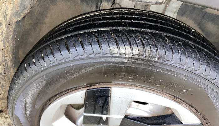 2023 Nissan MAGNITE XE, Petrol, Manual, 12,323 km, Right Front Tyre Tread