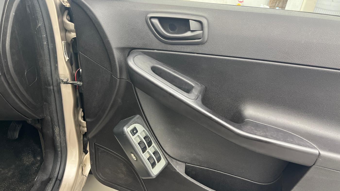 2015 Tata Bolt XE QUADRAJET, Diesel, Manual, 81,980 km, Driver Side Door Panels Control