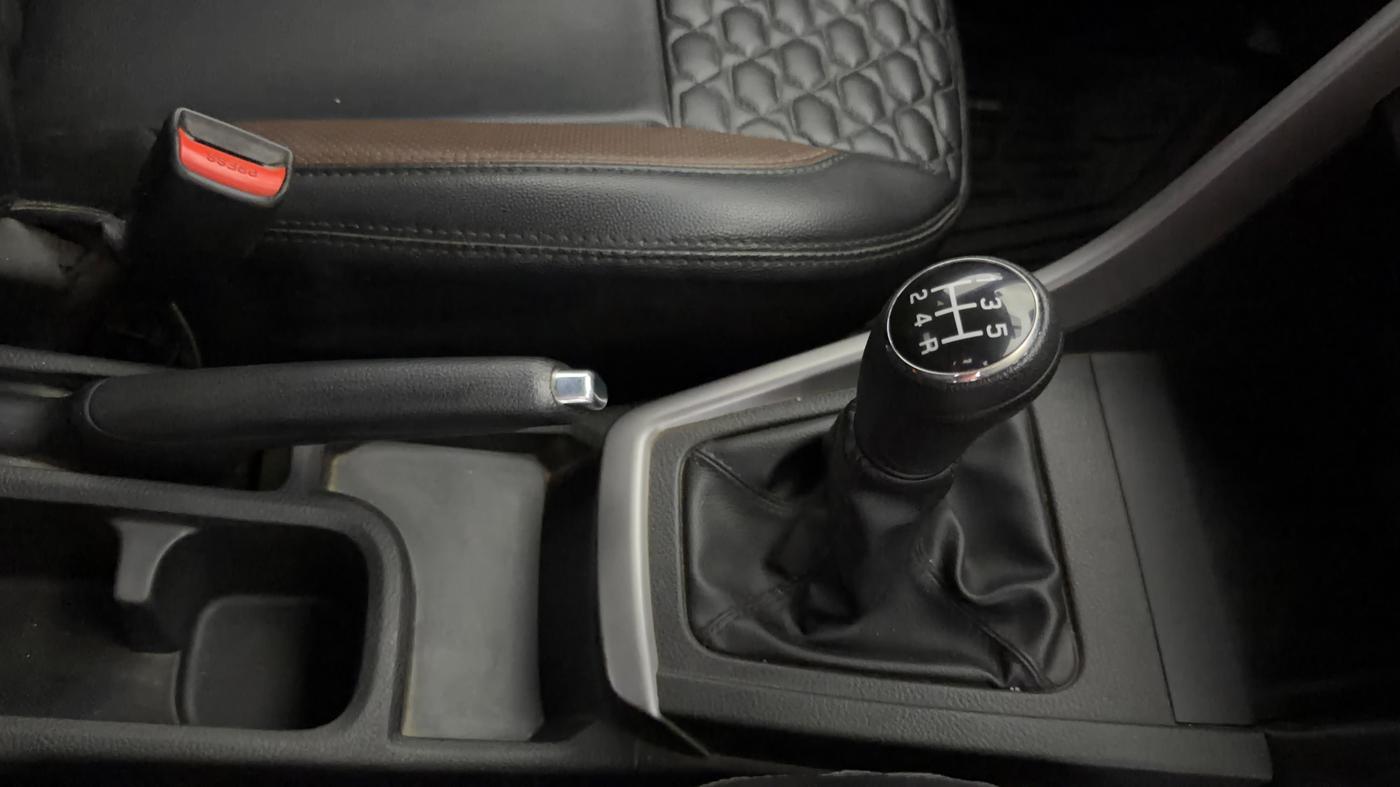 2022 Maruti BREZZA VXI SMART HYBRID, Petrol, Manual, 52,529 km, Gear Lever