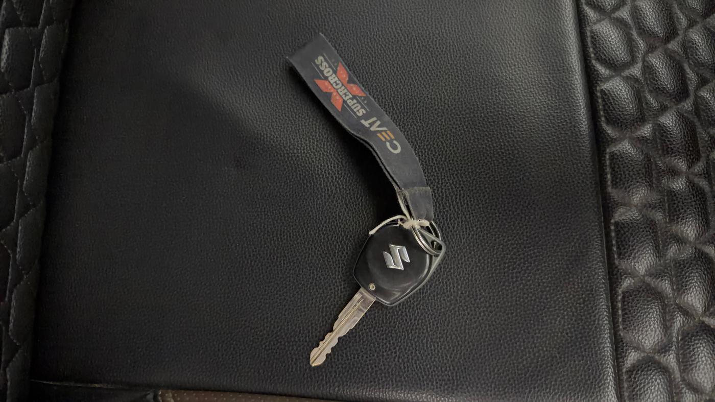 2022 Maruti BREZZA VXI SMART HYBRID, Petrol, Manual, 52,529 km, Key Close Up