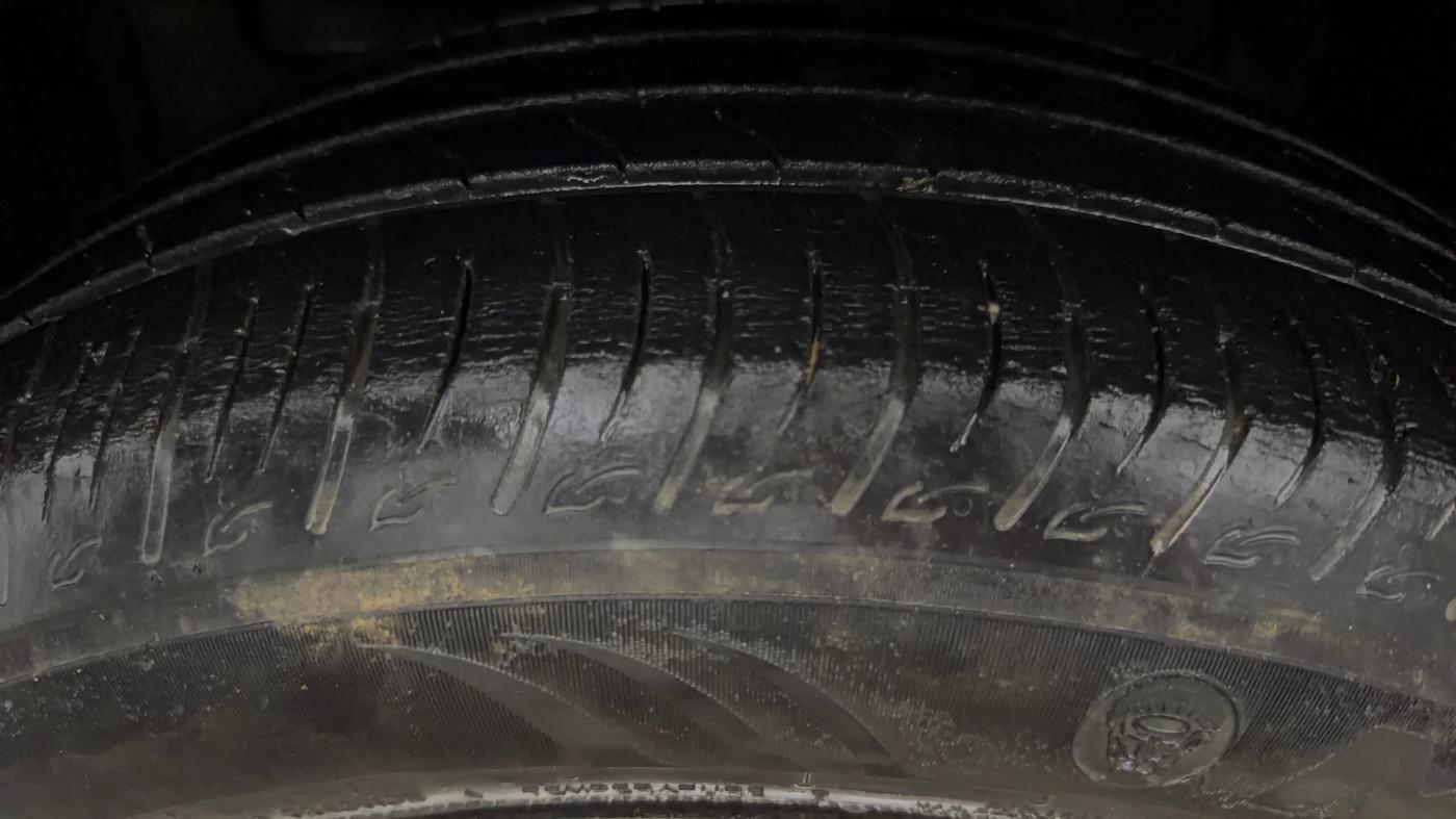 2022 Maruti BREZZA VXI SMART HYBRID, Petrol, Manual, 52,529 km, Left Front Tyre Tread