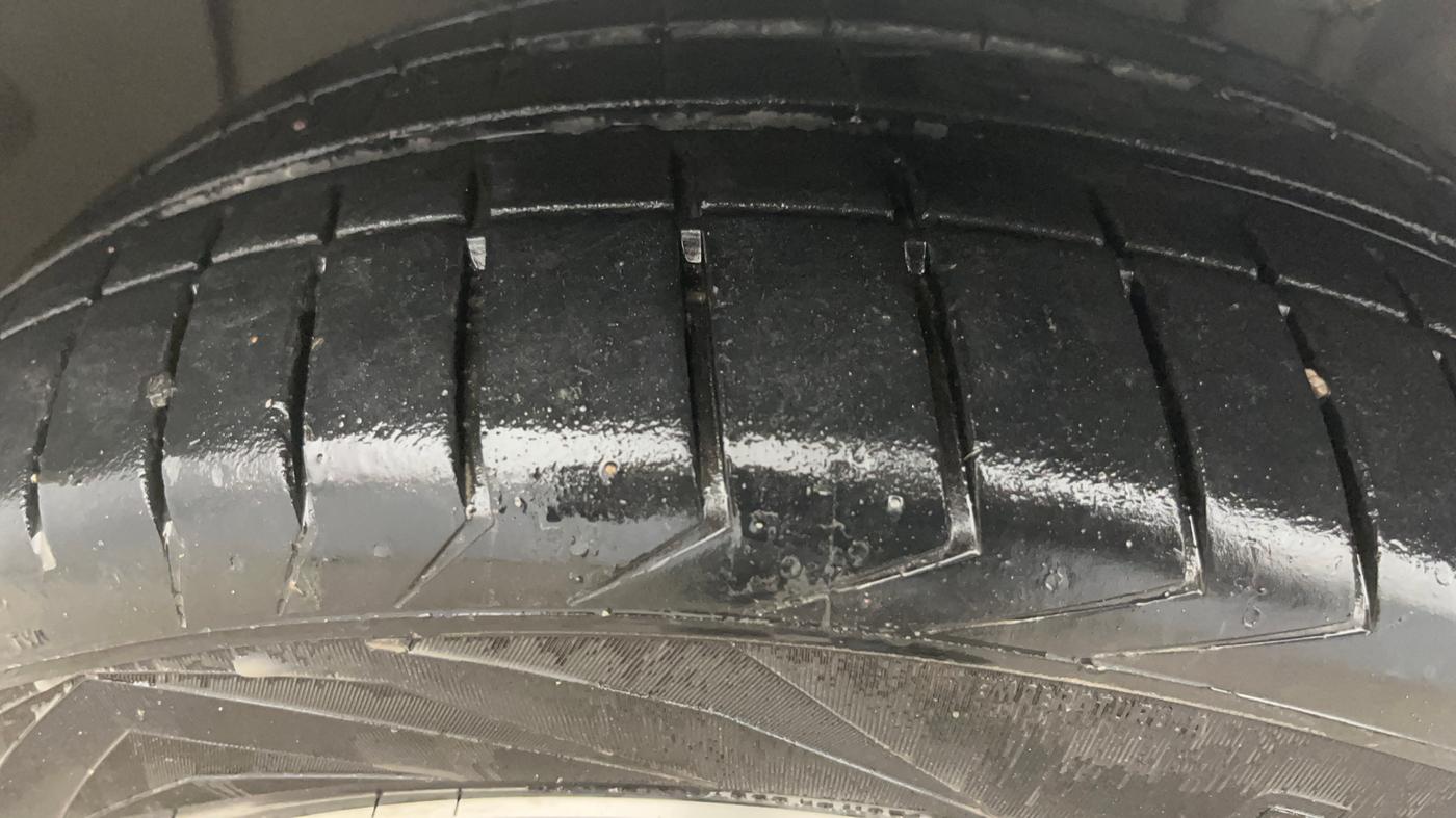 2022 Jeep Compass MODEL S (O) 1.4 PETROL DCT, Petrol, Automatic, 43,914 km, Left Front Tyre Tread