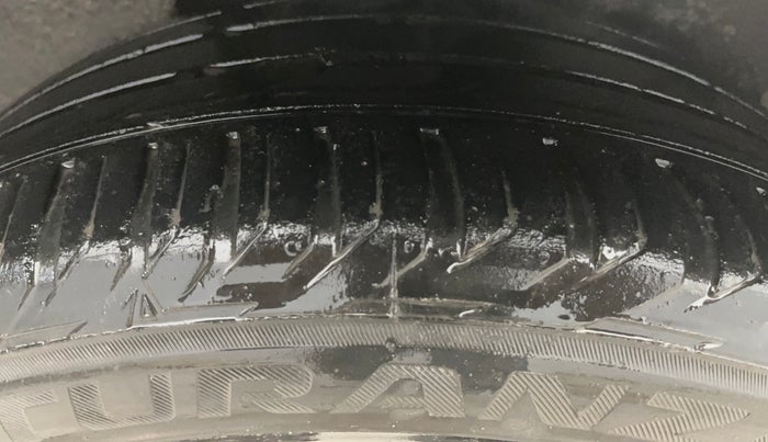 2022 Jeep Compass MODEL S (O) 1.4 PETROL DCT, Petrol, Automatic, 43,914 km, Right Rear Tyre Tread