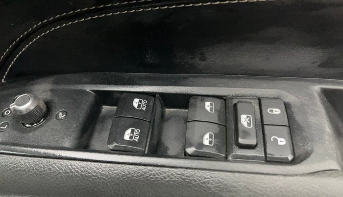 2022 Jeep Compass MODEL S (O) 1.4 PETROL DCT, Petrol, Automatic, 43,914 km, Driver Side Door Panels Control