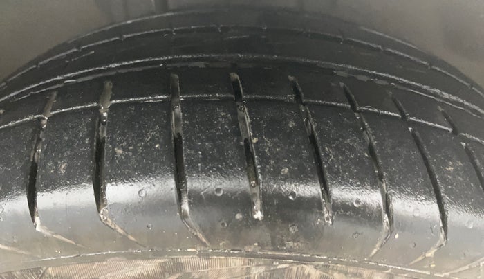 2022 Jeep Compass MODEL S (O) 1.4 PETROL DCT, Petrol, Automatic, 43,914 km, Right Front Tyre Tread