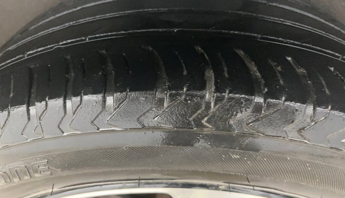 2022 Jeep Compass MODEL S (O) 1.4 PETROL DCT, Petrol, Automatic, 43,914 km, Left Rear Tyre Tread