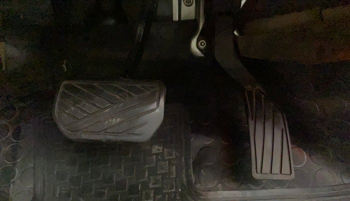 2015 Maruti Ciaz ZXI AT, Petrol, Automatic, 85,266 km, Pedals