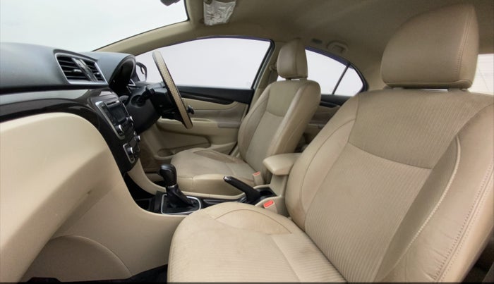 2015 Maruti Ciaz ZXI AT, Petrol, Automatic, 85,266 km, Right Side Front Door Cabin