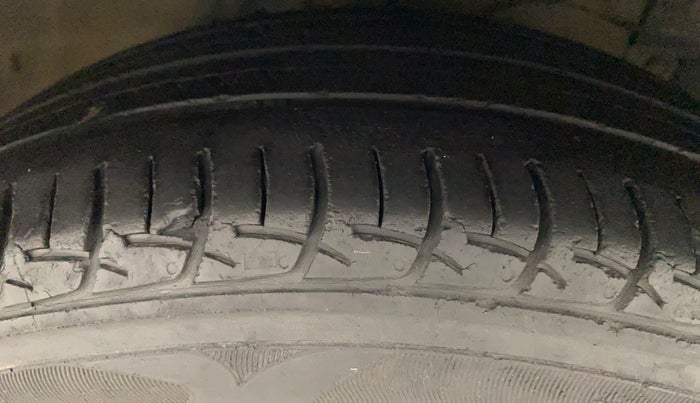 2015 Maruti Ciaz ZXI AT, Petrol, Automatic, 85,266 km, Right Front Tyre Tread