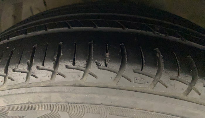 2015 Maruti Ciaz ZXI AT, Petrol, Automatic, 85,266 km, Left Front Tyre Tread