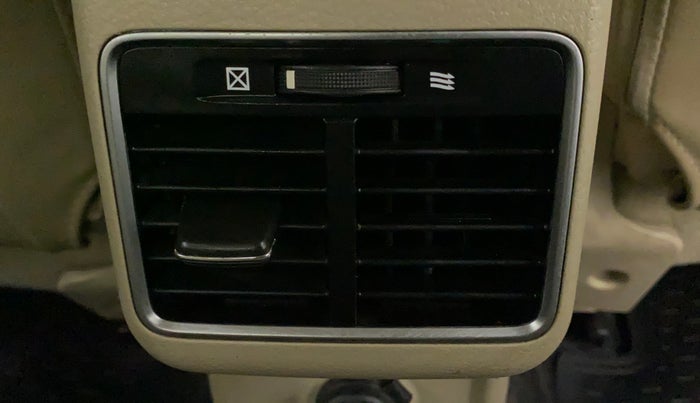 2015 Maruti Ciaz ZXI AT, Petrol, Automatic, 85,266 km, Rear AC Vents