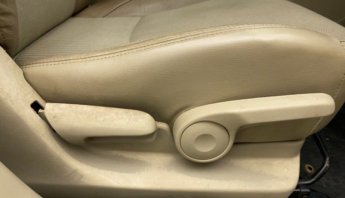 2015 Maruti Ciaz ZXI AT, Petrol, Automatic, 85,266 km, Driver Side Adjustment Panel