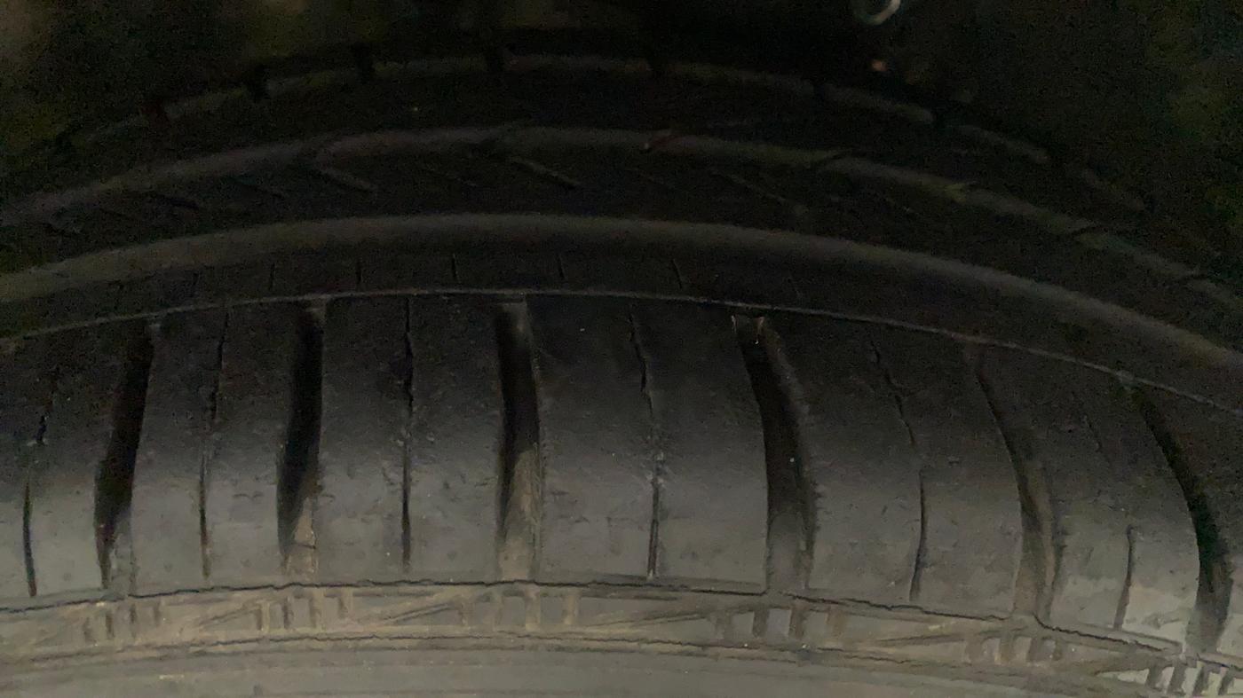 2012 Volkswagen Polo HIGHLINE1.2L, Petrol, Manual, 61,307 km, Left Front Tyre Tread