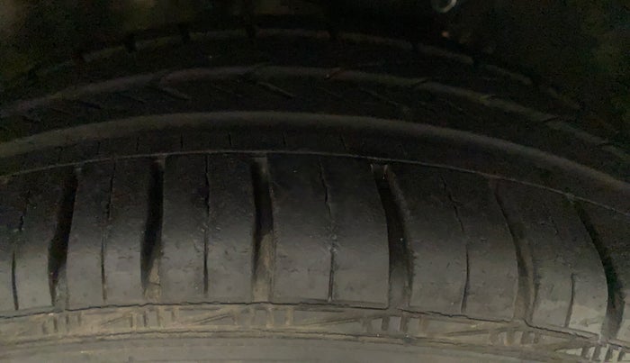 2012 Volkswagen Polo HIGHLINE1.2L, Petrol, Manual, 61,307 km, Left Front Tyre Tread
