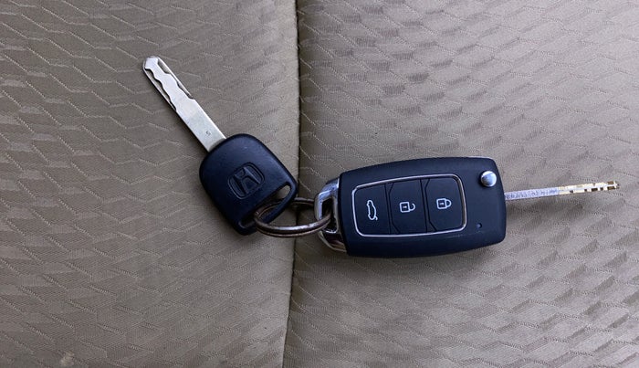 2013 Honda Amaze 1.2L I-VTEC S, Petrol, Manual, 63,907 km, Key Close Up