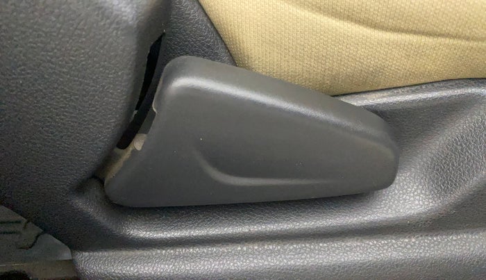 2016 Renault Kwid RXT 0.8, Petrol, Manual, 71,107 km, Driver Side Adjustment Panel