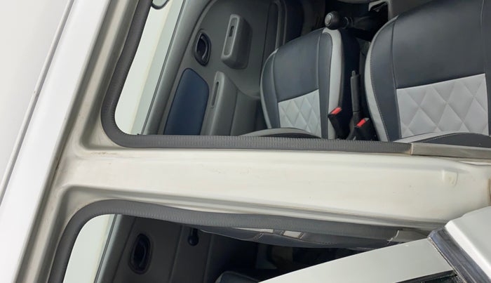 2014 Maruti Alto K10 VXI, Petrol, Manual, 96,747 km, Right B pillar - Paint is slightly faded