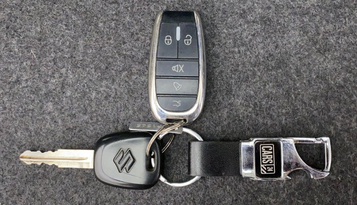 2014 Maruti Alto K10 VXI, Petrol, Manual, 96,747 km, Key Close Up