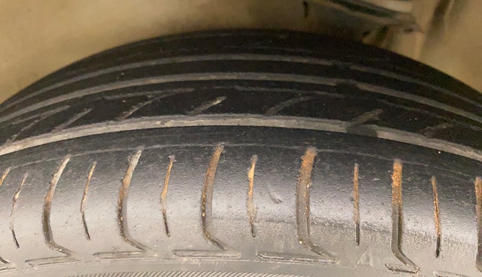2014 Maruti Alto K10 VXI, Petrol, Manual, 96,747 km, Left Front Tyre Tread