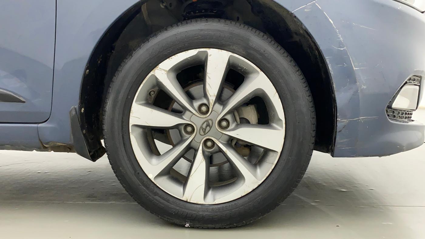 2014 Hyundai Elite i20 SPORTZ 1.2 (O), Petrol, Manual, 29,018 km, Right Front Wheel