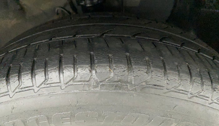 2014 Hyundai Elite i20 SPORTZ 1.2 (O), Petrol, Manual, 29,018 km, Right Front Tyre Tread