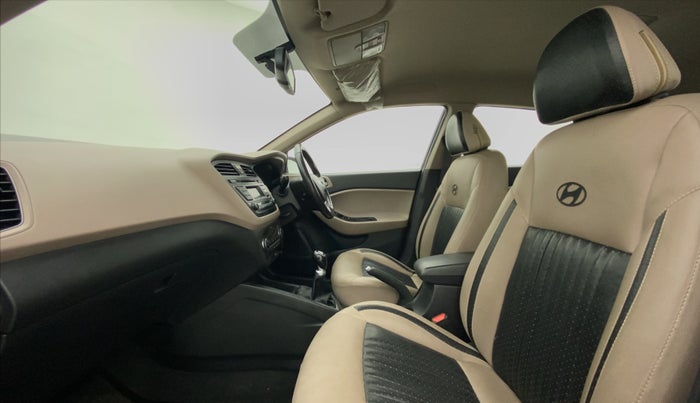 2014 Hyundai Elite i20 SPORTZ 1.2 (O), Petrol, Manual, 29,018 km, Right Side Front Door Cabin