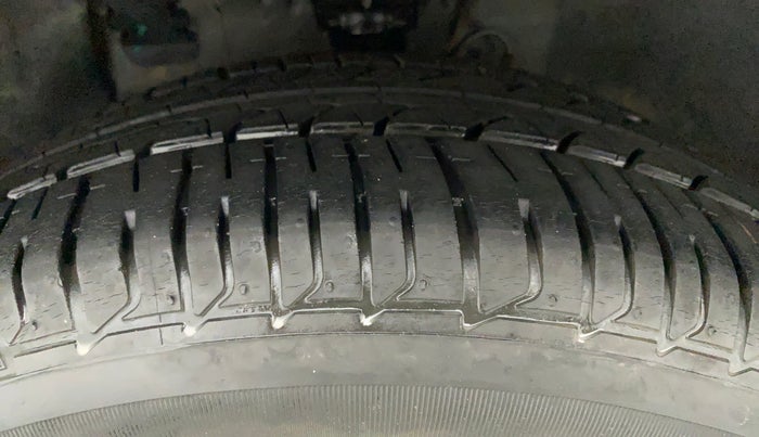 2014 Hyundai Elite i20 SPORTZ 1.2 (O), Petrol, Manual, 29,018 km, Left Front Tyre Tread