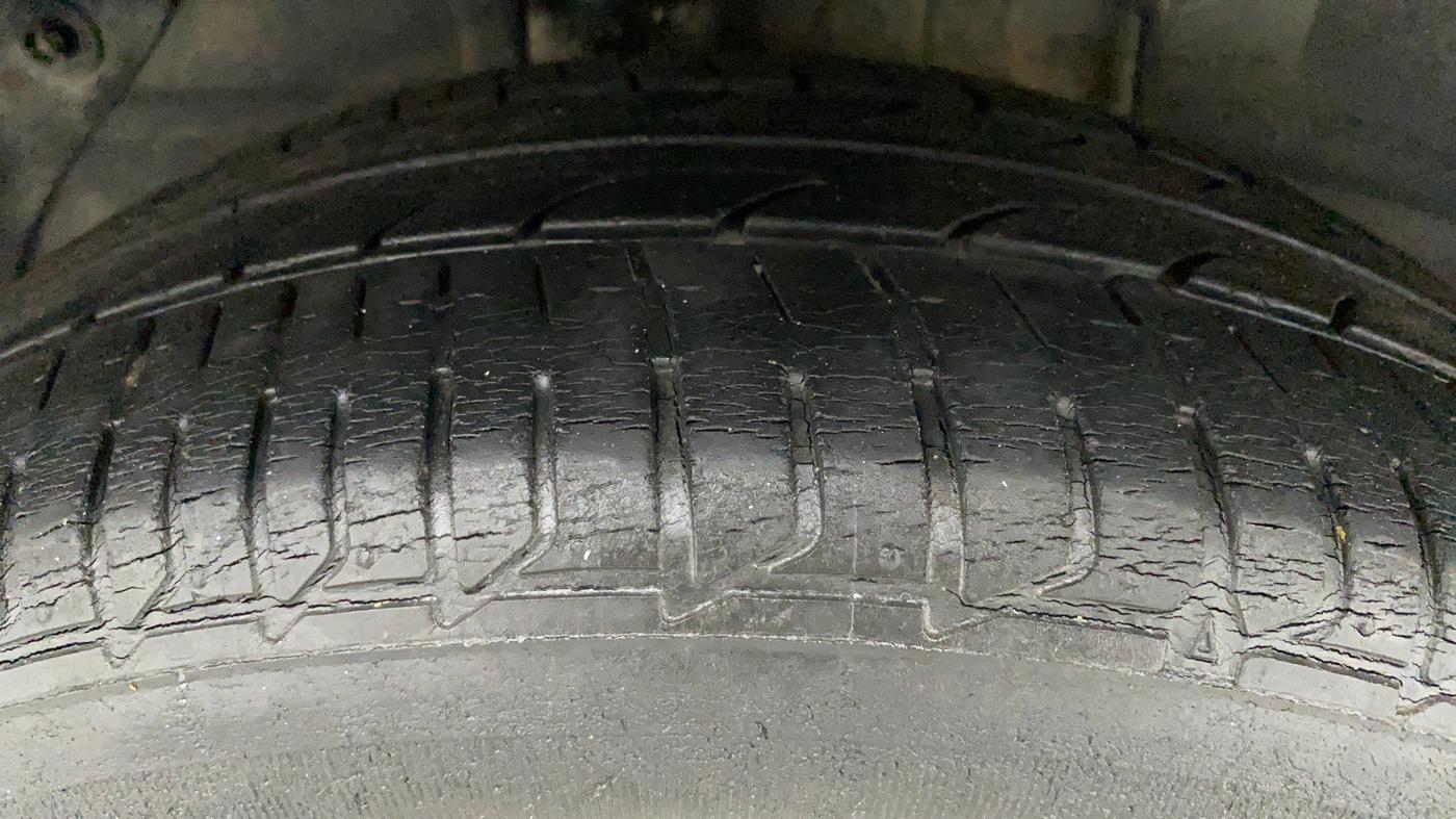 2014 Hyundai Elite i20 SPORTZ 1.2 (O), Petrol, Manual, 29,018 km, Right Rear Tyre Tread