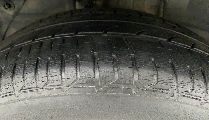 2014 Hyundai Elite i20 SPORTZ 1.2 (O), Petrol, Manual, 29,018 km, Right Rear Tyre Tread