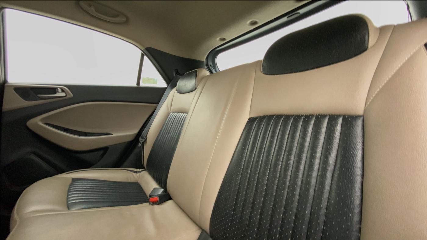 2014 Hyundai Elite i20 SPORTZ 1.2 (O), Petrol, Manual, 29,018 km, Right Side Rear Door Cabin