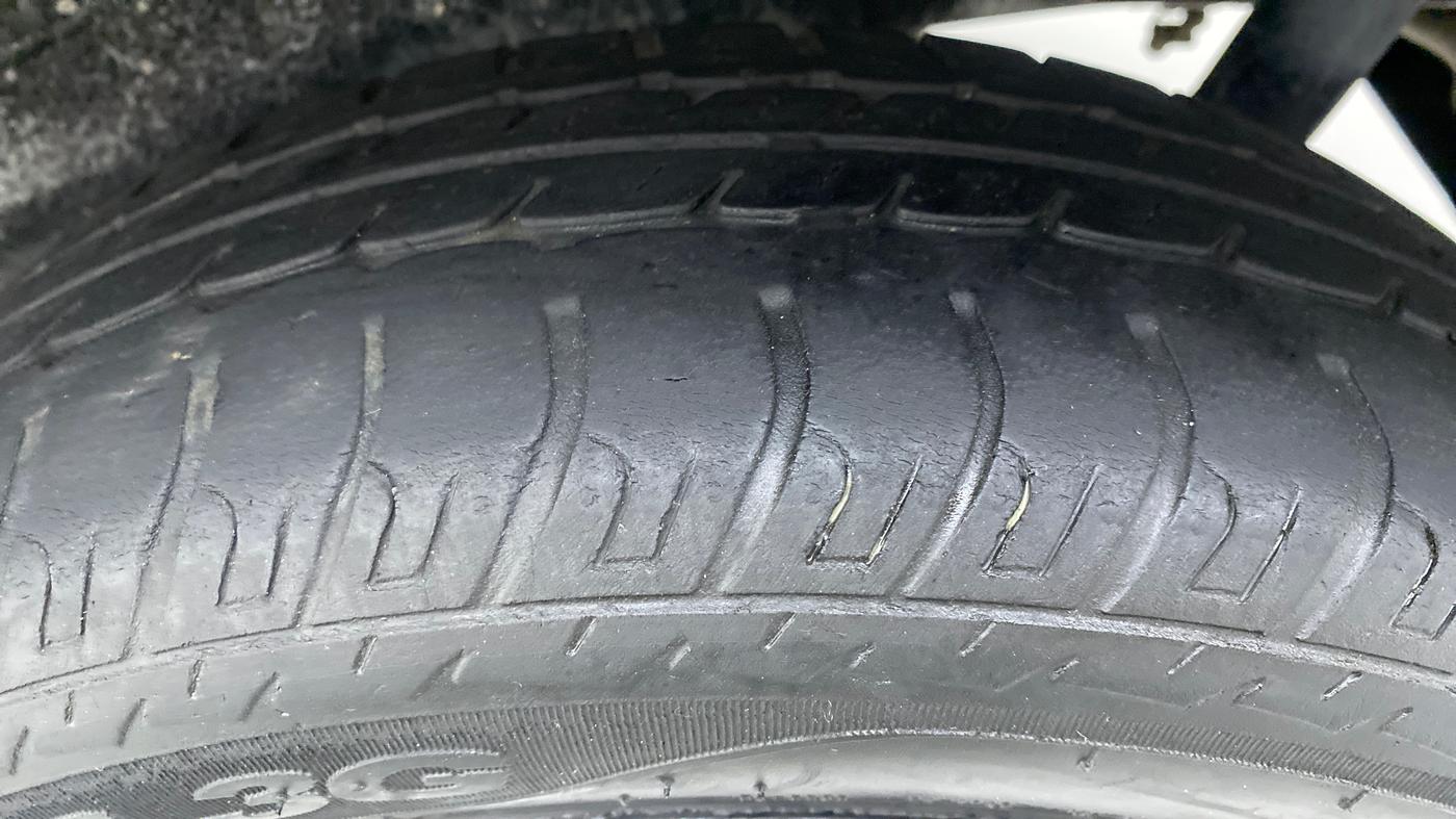 2015 Maruti Wagon R 1.0 VXI, Petrol, Manual, 57,803 km, Left Rear Tyre Tread