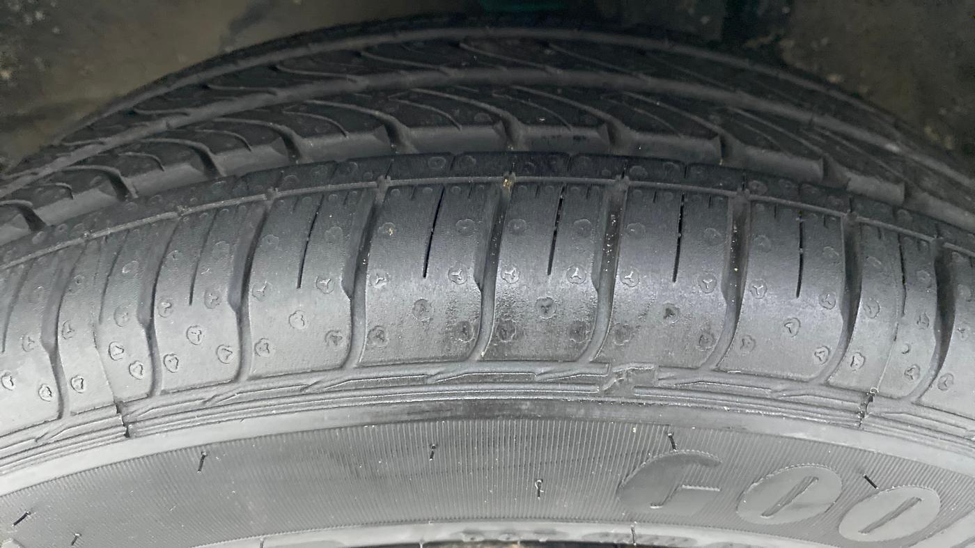 2015 Maruti Wagon R 1.0 VXI, Petrol, Manual, 57,803 km, Left Front Tyre Tread