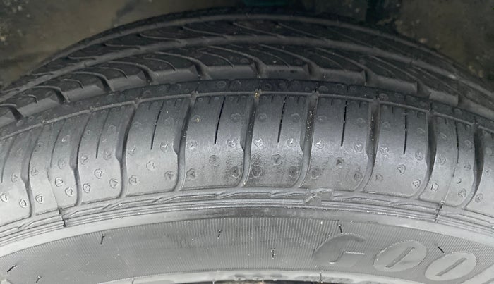 2015 Maruti Wagon R 1.0 VXI, Petrol, Manual, 57,803 km, Left Front Tyre Tread