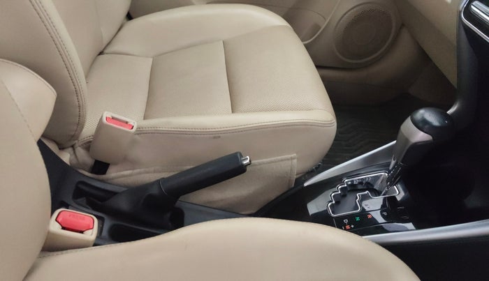 2018 Toyota YARIS VX CVT, Petrol, Automatic, 55,033 km, Gear Lever