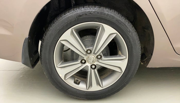 2019 Hyundai Verna 1.6 VTVT SX, Petrol, Manual, 84,143 km, Right Rear Wheel