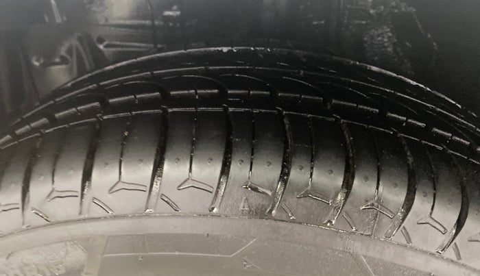 2013 Toyota Etios G, Petrol, Manual, 48,919 km, Left Front Tyre Tread