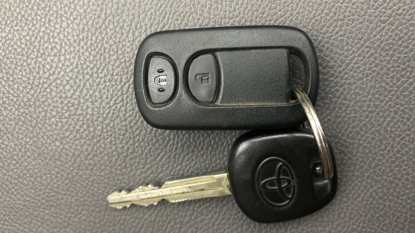 2013 Toyota Etios G, Petrol, Manual, 48,944 km, Key Close Up