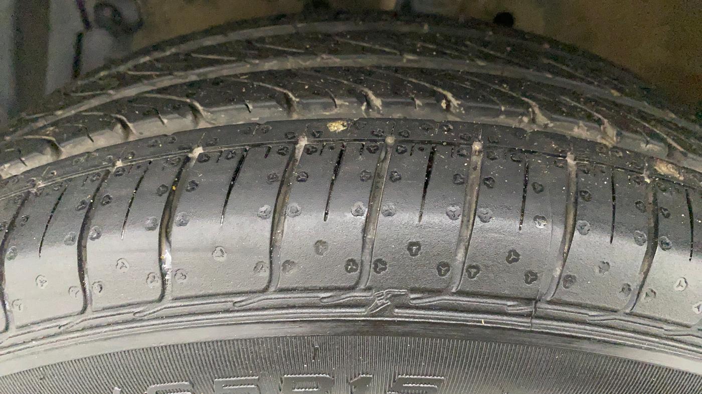 2017 Maruti Swift Dzire ZXI 1.2 BS IV, Petrol, Manual, 65,425 km, Left Front Tyre Tread
