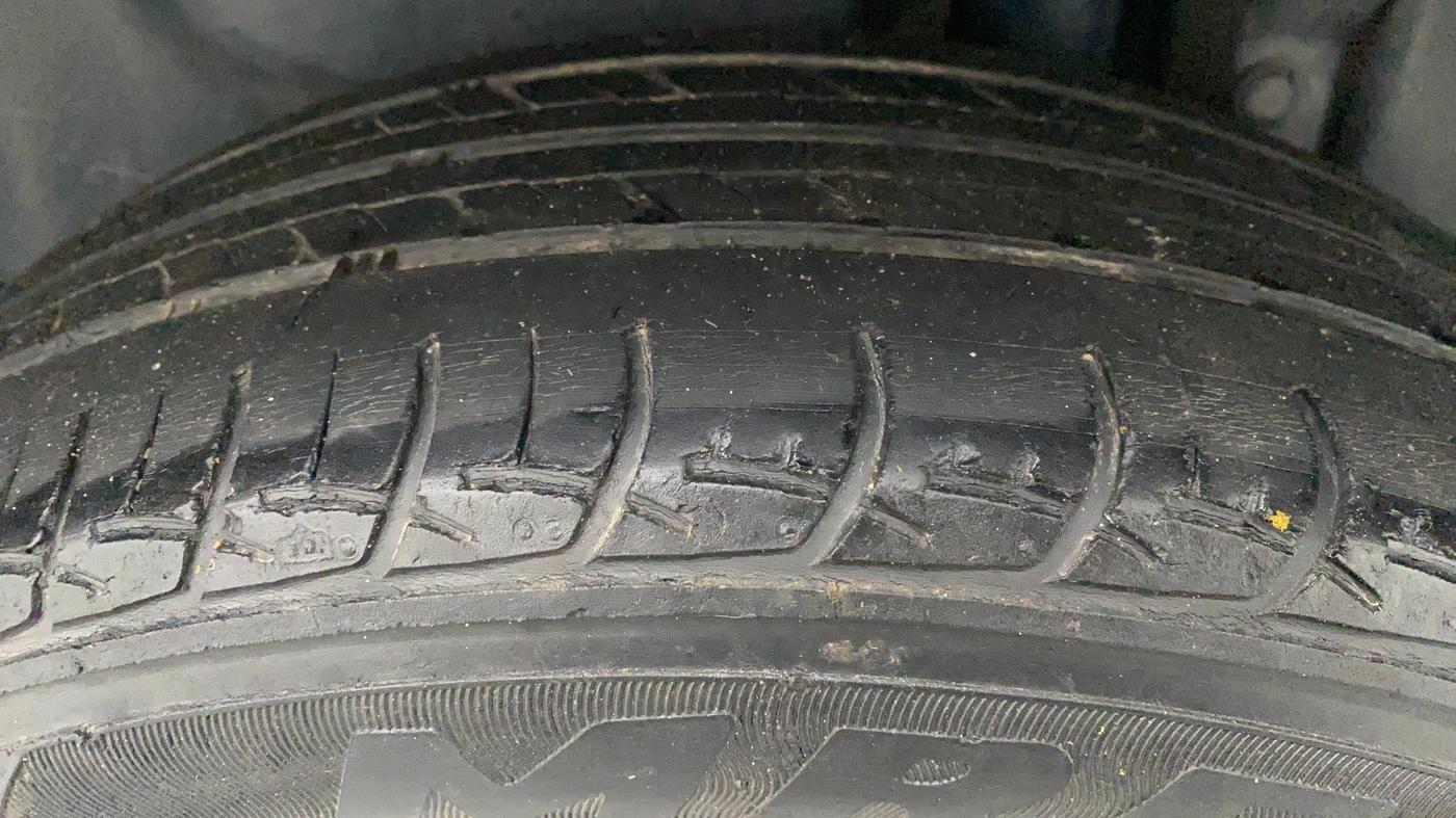 2017 Maruti Swift Dzire ZXI 1.2 BS IV, Petrol, Manual, 65,425 km, Left Rear Tyre Tread