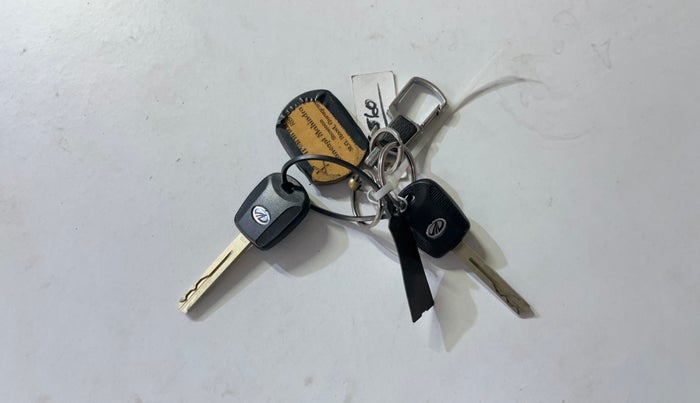 2020 Mahindra XUV300 W4 1.5 DIESEL, Diesel, Manual, 75,621 km, Key Close Up